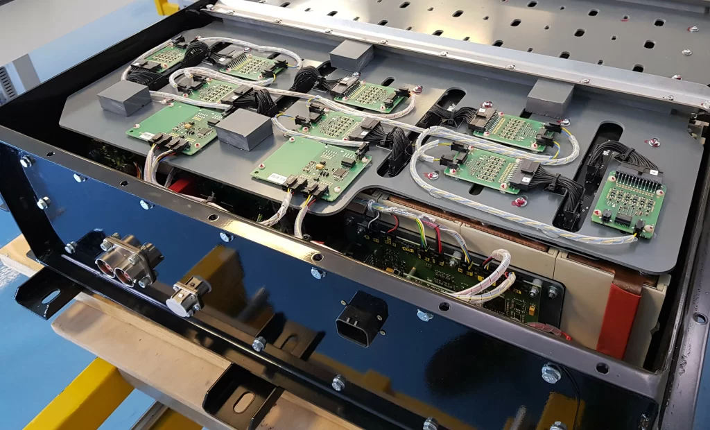 Battery pack connection and safety system